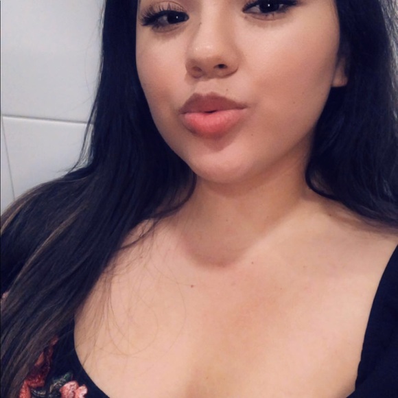 Meet your Posher, Aracely - Picture 1 of 1